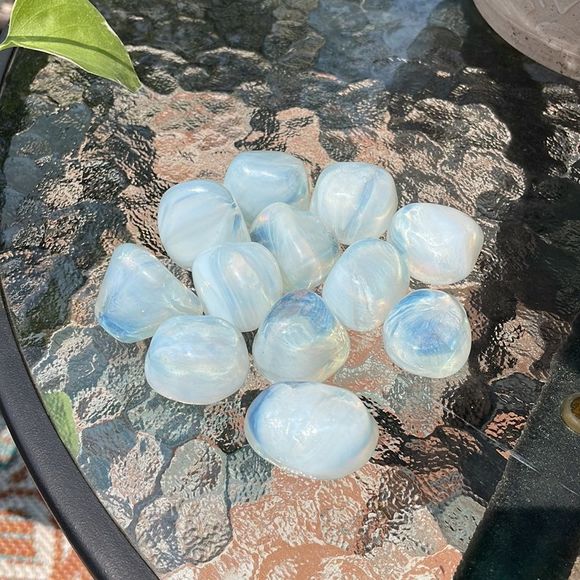 12 Calming Opalite Glass Stones Aquarium Healing Stone Decor - Picture 1 of 4
